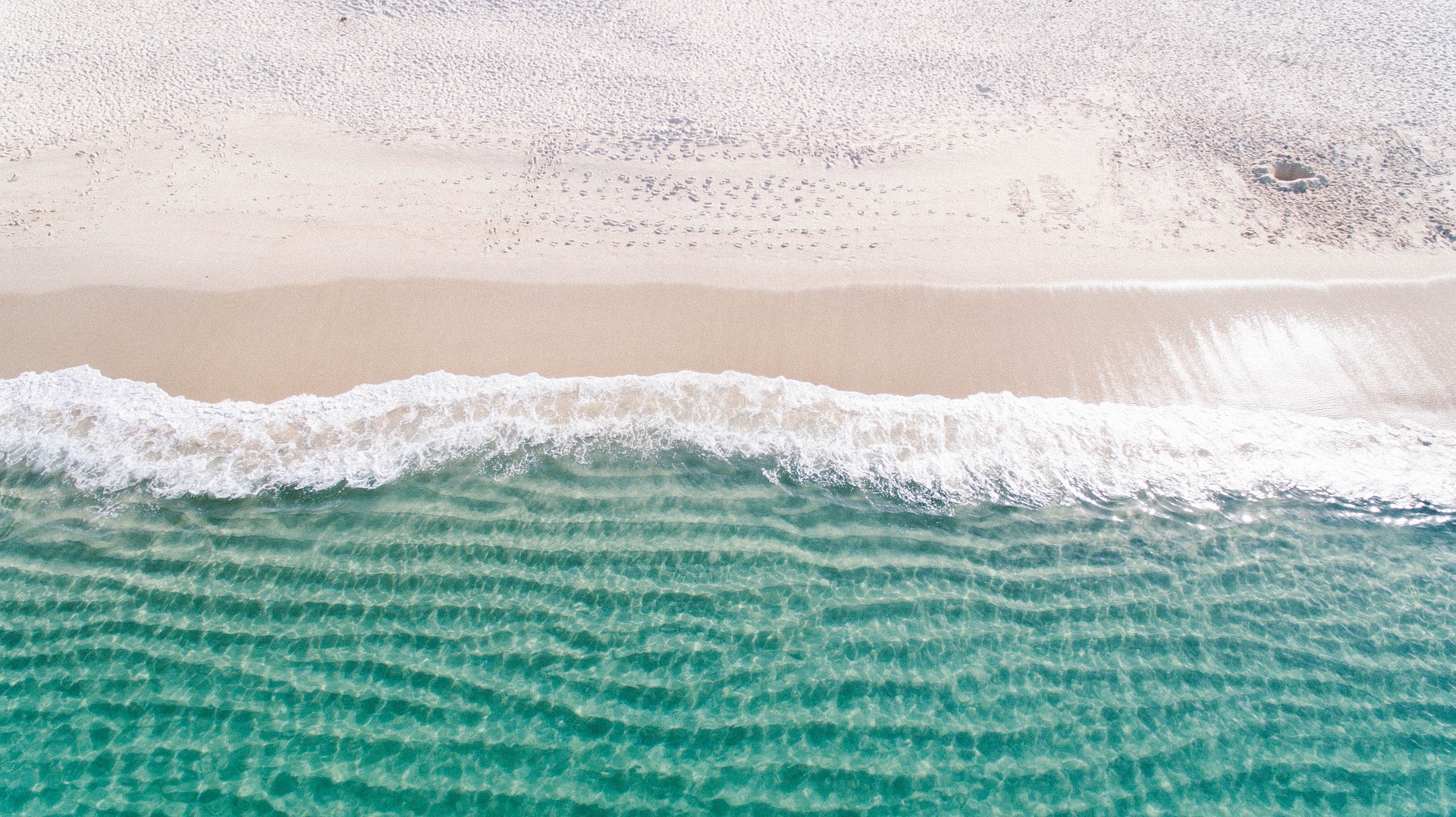 Co zabrać na plażę? – kompleksowy poradnik